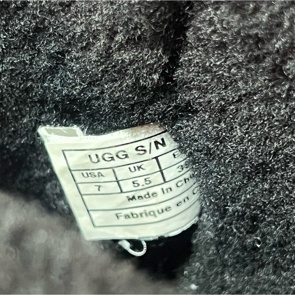 UGG Classic Short Black Sequin Boots Women’s Size 7 - Picture 13 of 13